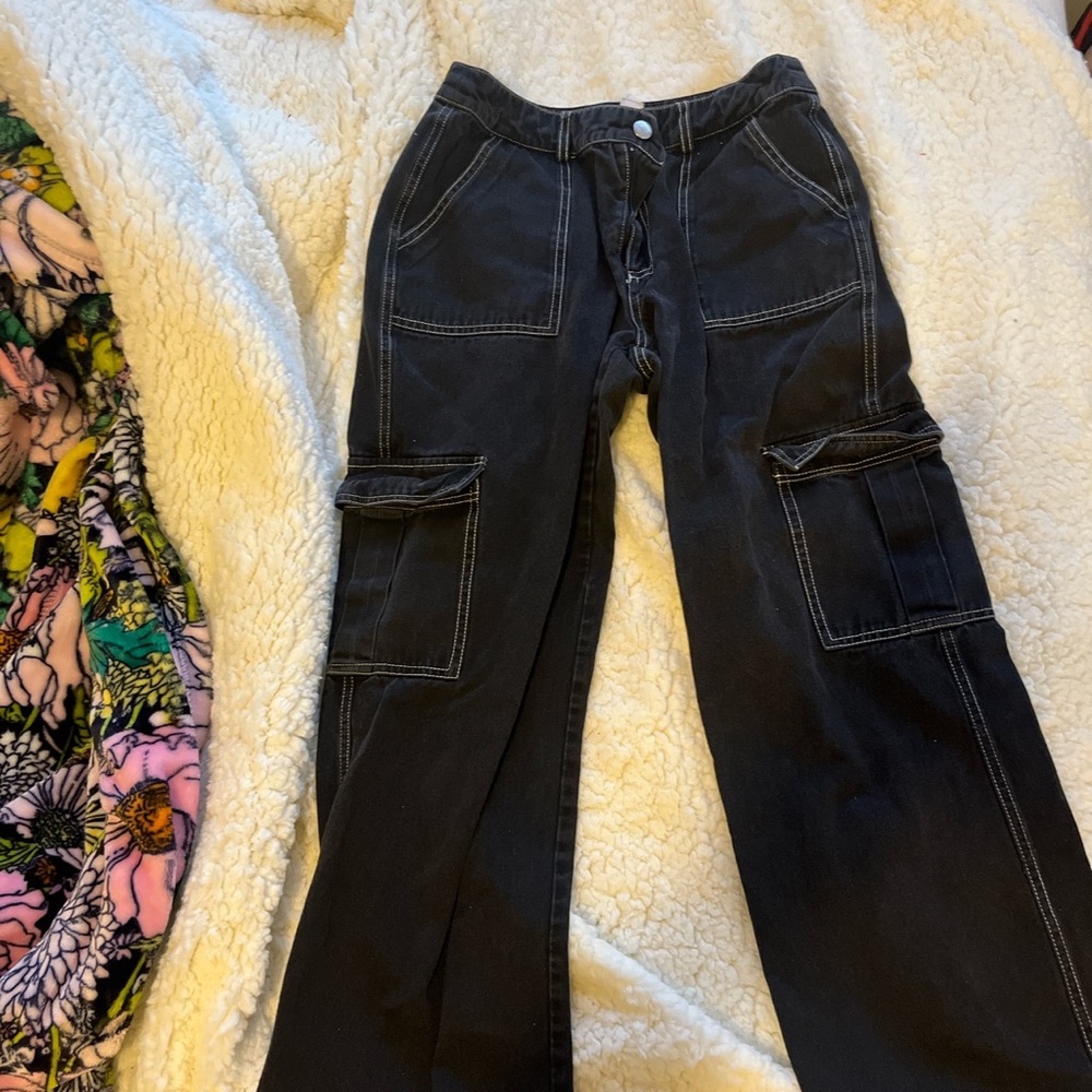 black tilly’s full tilt cargos - small, short